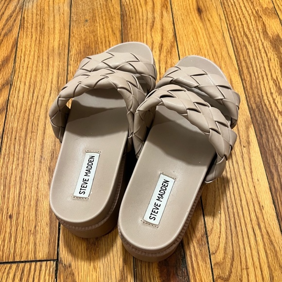 Steve Madden Platform Sandals in the color Tan Size 7 - Picture 2 of 7